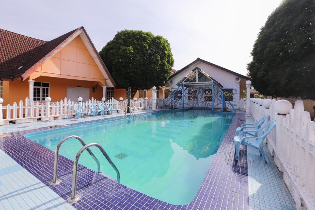 Oyo 8966 Dee Wana Resort 1 パシール・プトゥ エクステリア 写真